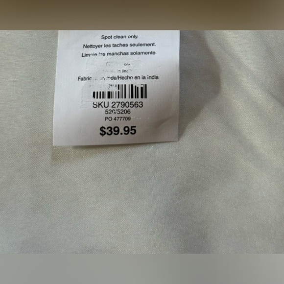 Fall table runner in VGC - Picture 4 of 4